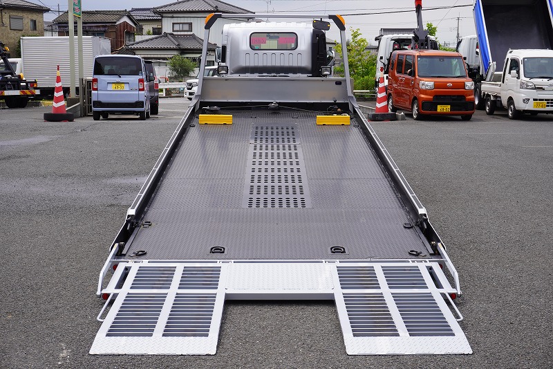 エルフ　「ワイド超ロング」　セーフティーローダー　車載専用　古河ユニック製　積載３０００ｋｇ　ウインチ　ラジコン　油圧リアゲート　一方開　床フック６対　左右電格ミラー　坂道発進補助　ＥＴＣ　フォグランプ　ミラーヒーター　衝突軽減ブレーキ　車線逸脱警報　低走行！６速ＭＴ！　車検「Ｒ８年５月まで！」16