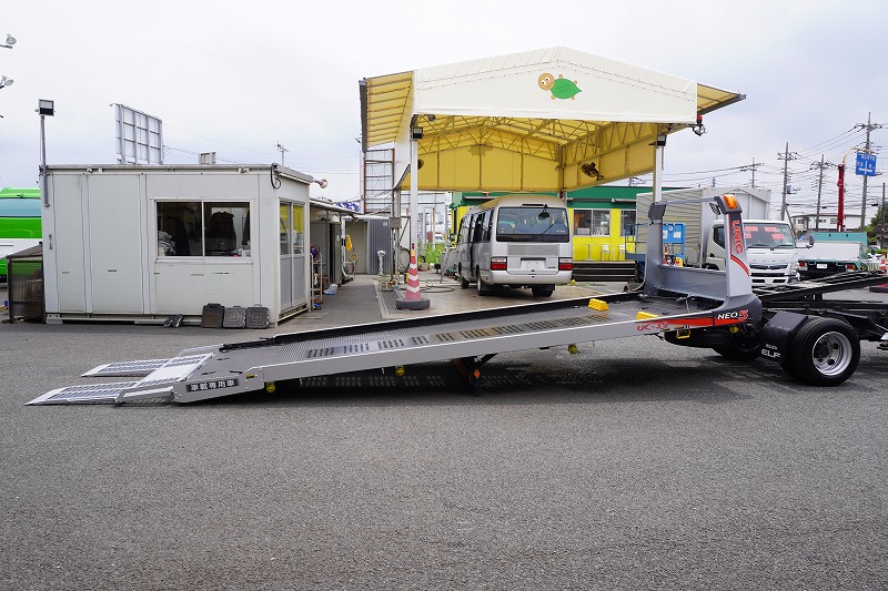 エルフ　「ワイド超ロング」　セーフティーローダー　車載専用　古河ユニック製　積載３０００ｋｇ　ウインチ　ラジコン　油圧リアゲート　一方開　床フック６対　左右電格ミラー　坂道発進補助　ＥＴＣ　フォグランプ　ミラーヒーター　衝突軽減ブレーキ　車線逸脱警報　低走行！６速ＭＴ！　車検「Ｒ８年５月まで！」22