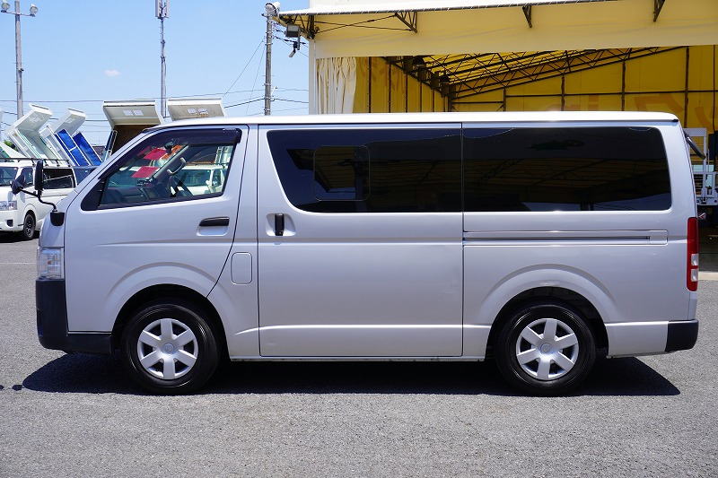 レジアスエース　ロング　ＤＸ　５ドア　ガソリン車　３～６人乗り　和光工業製パワーゲート　バックカメラ　社外ナビ　ＥＴＣ　小窓　衝突軽減ブレーキ　車線逸脱警報　ＡＴ車！　車検「Ｒ８年４月まで！」1
