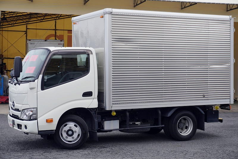デュトロ　１０尺　アルミバン　積載２０００ｋｇ　ラッシング２段　バックカメラ　社外ナビ　ＥＴＣ　左電格ミラー　ＬＥＤヘッドライト　電動パーキングブレーキ　クリアランスソナー　全高２．８ｍ以下　９０度ストッパー　パブコ製　ＡＴ車！　車検「Ｒ８年２月まで！」