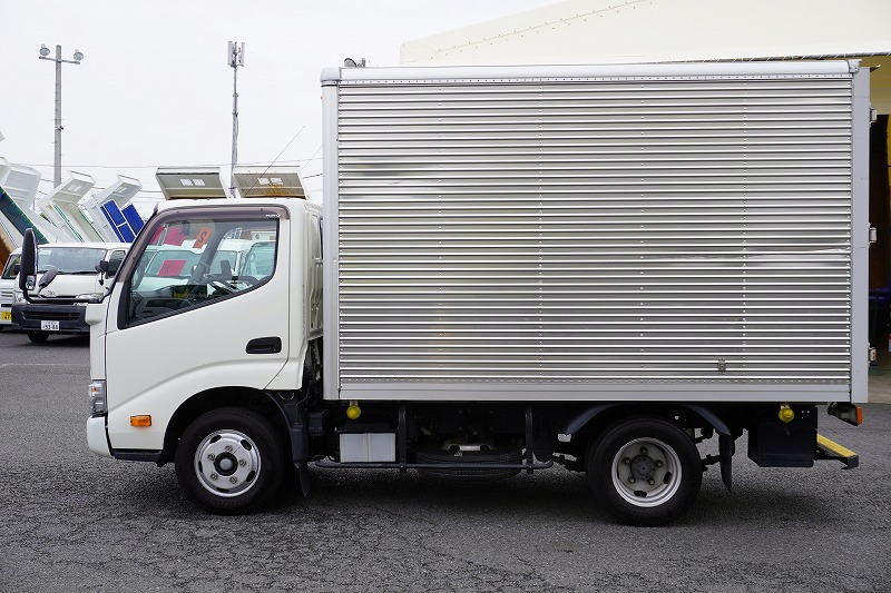 デュトロ　１０尺　アルミバン　積載２０００ｋｇ　ラッシング２段　バックカメラ　社外ナビ　ＥＴＣ　左電格ミラー　ＬＥＤヘッドライト　電動パーキングブレーキ　クリアランスソナー　全高２．８ｍ以下　９０度ストッパー　パブコ製　ＡＴ車！　車検「Ｒ８年２月まで！」1