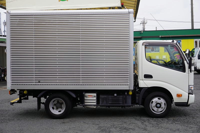 デュトロ　１０尺　アルミバン　積載２０００ｋｇ　ラッシング２段　バックカメラ　社外ナビ　ＥＴＣ　左電格ミラー　ＬＥＤヘッドライト　電動パーキングブレーキ　クリアランスソナー　全高２．８ｍ以下　９０度ストッパー　パブコ製　ＡＴ車！　車検「Ｒ８年２月まで！」3