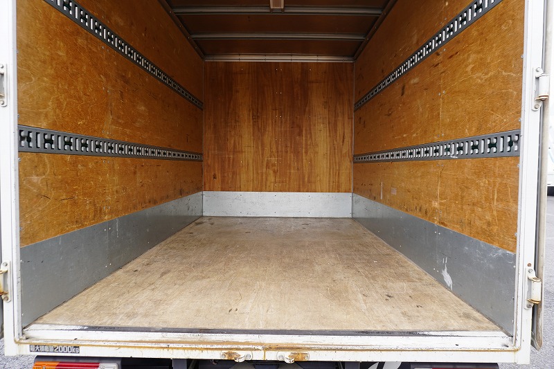 デュトロ　１０尺　アルミバン　積載２０００ｋｇ　ラッシング２段　バックカメラ　社外ナビ　ＥＴＣ　左電格ミラー　ＬＥＤヘッドライト　電動パーキングブレーキ　クリアランスソナー　全高２．８ｍ以下　９０度ストッパー　パブコ製　ＡＴ車！　車検「Ｒ８年２月まで！」16