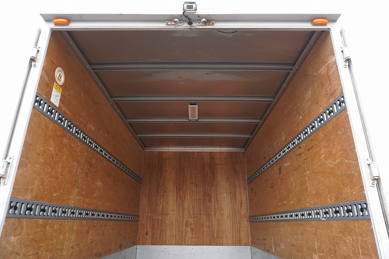 デュトロ　１０尺　アルミバン　積載２０００ｋｇ　ラッシング２段　バックカメラ　社外ナビ　ＥＴＣ　左電格ミラー　ＬＥＤヘッドライト　電動パーキングブレーキ　クリアランスソナー　全高２．８ｍ以下　９０度ストッパー　パブコ製　ＡＴ車！　車検「Ｒ８年２月まで！」17