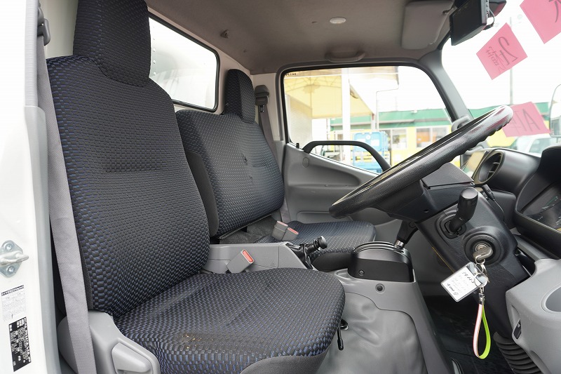デュトロ　１０尺　アルミバン　積載２０００ｋｇ　ラッシング２段　バックカメラ　社外ナビ　ＥＴＣ　左電格ミラー　ＬＥＤヘッドライト　電動パーキングブレーキ　クリアランスソナー　全高２．８ｍ以下　９０度ストッパー　パブコ製　ＡＴ車！　車検「Ｒ８年２月まで！」31