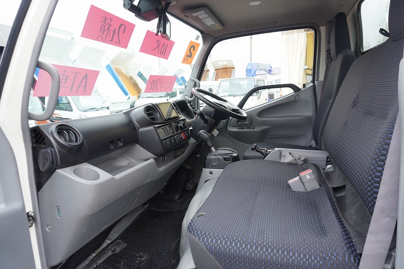 デュトロ　１０尺　アルミバン　積載２０００ｋｇ　ラッシング２段　バックカメラ　社外ナビ　ＥＴＣ　左電格ミラー　ＬＥＤヘッドライト　電動パーキングブレーキ　クリアランスソナー　全高２．８ｍ以下　９０度ストッパー　パブコ製　ＡＴ車！　車検「Ｒ８年２月まで！」33