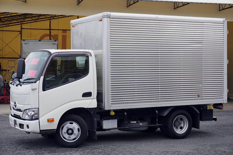 デュトロ　１０尺　アルミバン　積載２０００ｋｇ　ラッシング２段　バックカメラ　社外ナビ　ＥＴＣ　左電格ミラー　ＬＥＤヘッドライト　電動パーキングブレーキ　クリアランスソナー　全高２．８ｍ以下　９０度ストッパー　パブコ製　ＡＴ車！　車検「Ｒ８年２月まで！」フロント画像
