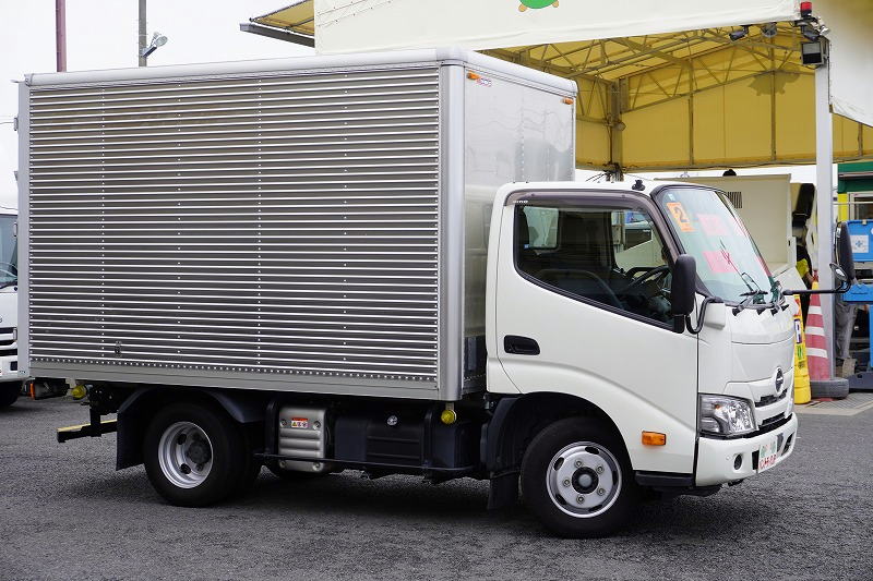 デュトロ　１０尺　アルミバン　積載２０００ｋｇ　ラッシング２段　バックカメラ　社外ナビ　ＥＴＣ　左電格ミラー　ＬＥＤヘッドライト　電動パーキングブレーキ　クリアランスソナー　全高２．８ｍ以下　９０度ストッパー　パブコ製　ＡＴ車！　車検「Ｒ８年２月まで！」4