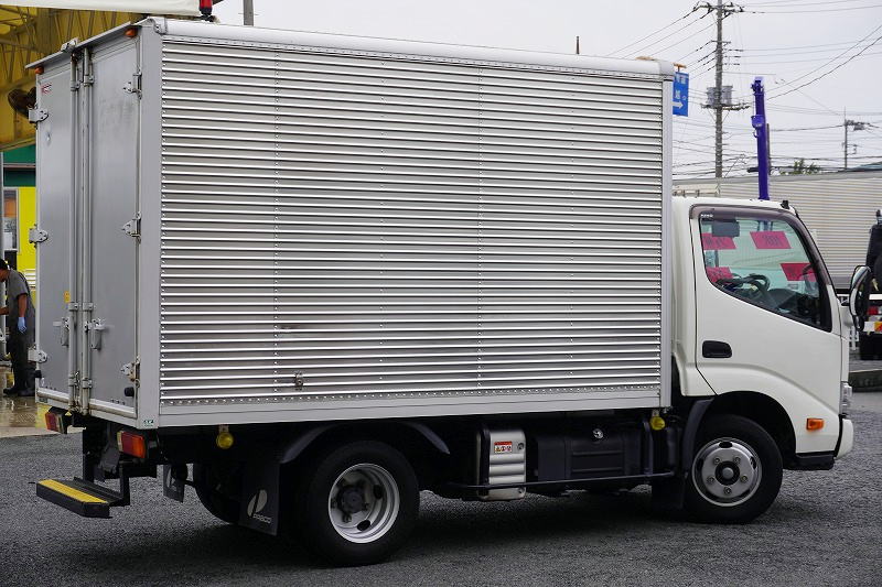 デュトロ　１０尺　アルミバン　積載２０００ｋｇ　ラッシング２段　バックカメラ　社外ナビ　ＥＴＣ　左電格ミラー　ＬＥＤヘッドライト　電動パーキングブレーキ　クリアランスソナー　全高２．８ｍ以下　９０度ストッパー　パブコ製　ＡＴ車！　車検「Ｒ８年２月まで！」6