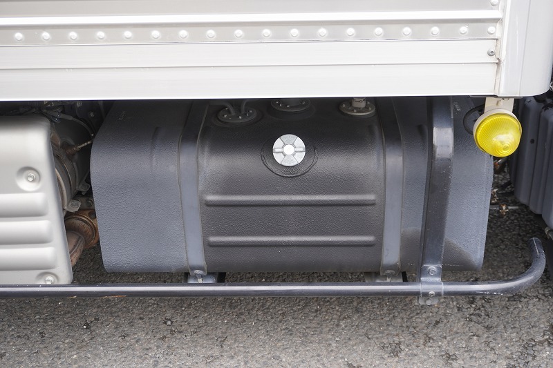 デュトロ　１０尺　アルミバン　積載２０００ｋｇ　ラッシング２段　バックカメラ　社外ナビ　ＥＴＣ　左電格ミラー　ＬＥＤヘッドライト　電動パーキングブレーキ　クリアランスソナー　全高２．８ｍ以下　９０度ストッパー　パブコ製　ＡＴ車！　車検「Ｒ８年２月まで！」23