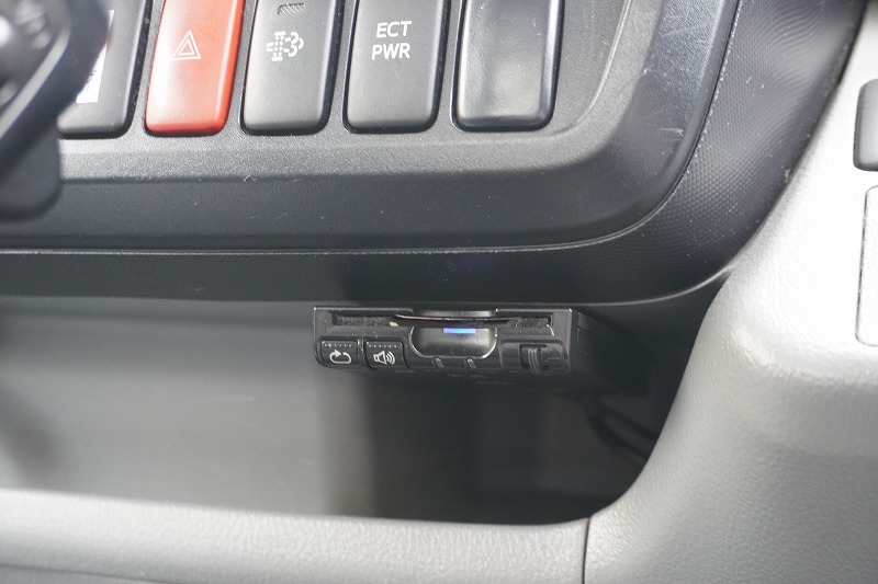 デュトロ　１０尺　アルミバン　積載２０００ｋｇ　ラッシング２段　バックカメラ　社外ナビ　ＥＴＣ　左電格ミラー　ＬＥＤヘッドライト　電動パーキングブレーキ　クリアランスソナー　全高２．８ｍ以下　９０度ストッパー　パブコ製　ＡＴ車！　車検「Ｒ８年２月まで！」27