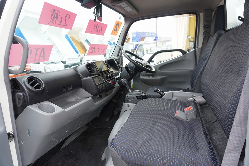 デュトロ　１０尺　アルミバン　積載２０００ｋｇ　ラッシング２段　バックカメラ　社外ナビ　ＥＴＣ　左電格ミラー　ＬＥＤヘッドライト　電動パーキングブレーキ　クリアランスソナー　全高２．８ｍ以下　９０度ストッパー　パブコ製　ＡＴ車！　車検「Ｒ８年２月まで！」33