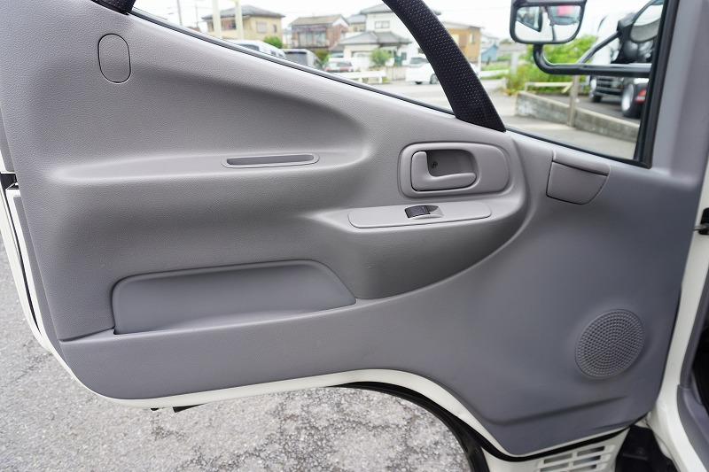 デュトロ　１０尺　アルミバン　積載２０００ｋｇ　ラッシング２段　バックカメラ　社外ナビ　ＥＴＣ　左電格ミラー　ＬＥＤヘッドライト　電動パーキングブレーキ　クリアランスソナー　全高２．８ｍ以下　９０度ストッパー　パブコ製　ＡＴ車！　車検「Ｒ８年２月まで！」35