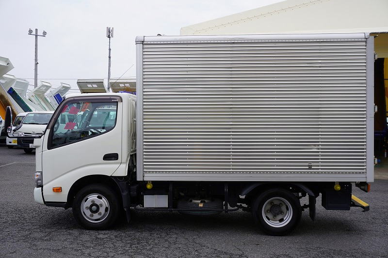 デュトロ　１０尺　アルミバン　積載２０００ｋｇ　ラッシング２段　バックカメラ　社外ナビ　ＥＴＣ　左電格ミラー　ＬＥＤヘッドライト　電動パーキングブレーキ　クリアランスソナー　全高２．８ｍ以下　９０度ストッパー　パブコ製　ＡＴ車！　車検「Ｒ８年２月まで！」1