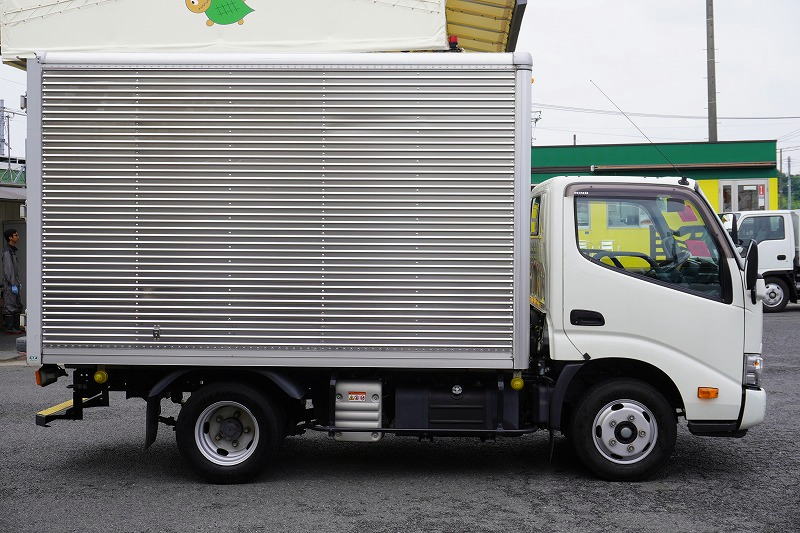 デュトロ　１０尺　アルミバン　積載２０００ｋｇ　ラッシング２段　バックカメラ　社外ナビ　ＥＴＣ　左電格ミラー　ＬＥＤヘッドライト　電動パーキングブレーキ　クリアランスソナー　全高２．８ｍ以下　９０度ストッパー　パブコ製　ＡＴ車！　車検「Ｒ８年２月まで！」3