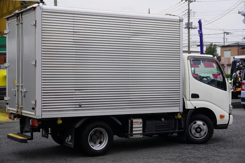 デュトロ　１０尺　アルミバン　積載２０００ｋｇ　ラッシング２段　バックカメラ　社外ナビ　ＥＴＣ　左電格ミラー　ＬＥＤヘッドライト　電動パーキングブレーキ　クリアランスソナー　全高２．８ｍ以下　９０度ストッパー　パブコ製　ＡＴ車！　車検「Ｒ８年２月まで！」6