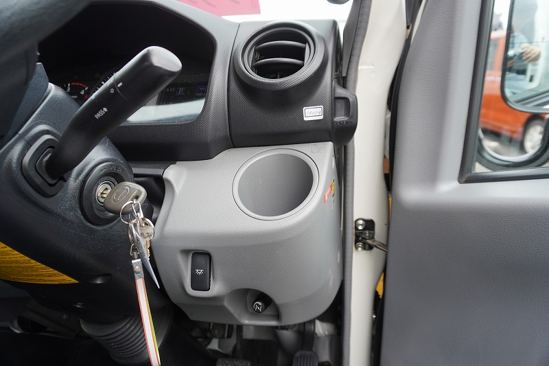 デュトロ　１０尺　アルミバン　積載２０００ｋｇ　ラッシング２段　バックカメラ　社外ナビ　ＥＴＣ　左電格ミラー　ＬＥＤヘッドライト　電動パーキングブレーキ　クリアランスソナー　全高２．８ｍ以下　９０度ストッパー　パブコ製　ＡＴ車！　車検「Ｒ８年２月まで！」29