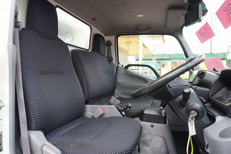 デュトロ　１０尺　アルミバン　積載２０００ｋｇ　ラッシング２段　バックカメラ　社外ナビ　ＥＴＣ　左電格ミラー　ＬＥＤヘッドライト　電動パーキングブレーキ　クリアランスソナー　全高２．８ｍ以下　９０度ストッパー　パブコ製　ＡＴ車！　車検「Ｒ８年２月まで！」31