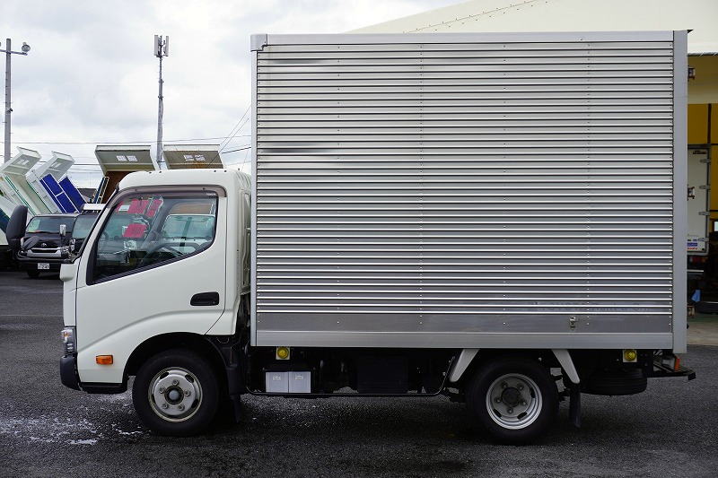ダイナ　１０尺　アルミバン　積載２０００ｋｇ　ラッシング１段　９０度ストッパー　左電格ミラー　社外ナビ　バックカメラ　ＥＴＣ　衝突軽減ブレーキ　車線逸脱警報　内高２．１５ｍ　トヨタ車体製　ワンオーナー！ＡＴ車！1