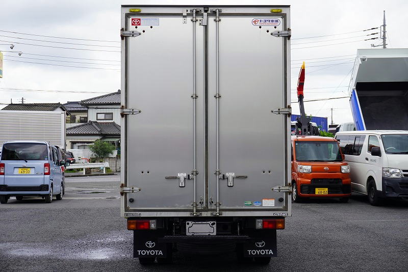 ダイナ　１０尺　アルミバン　積載２０００ｋｇ　ラッシング１段　９０度ストッパー　左電格ミラー　社外ナビ　バックカメラ　ＥＴＣ　衝突軽減ブレーキ　車線逸脱警報　内高２．１５ｍ　トヨタ車体製　ワンオーナー！ＡＴ車！2