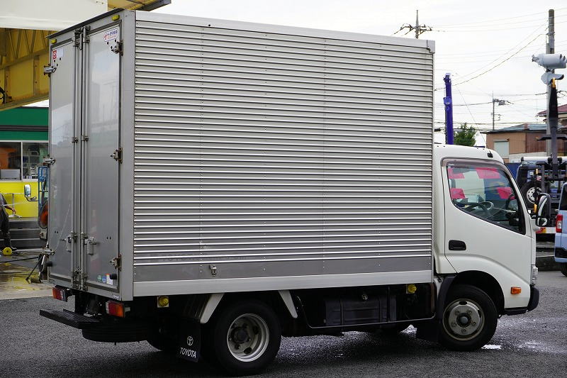 ダイナ　１０尺　アルミバン　積載２０００ｋｇ　ラッシング１段　９０度ストッパー　左電格ミラー　社外ナビ　バックカメラ　ＥＴＣ　衝突軽減ブレーキ　車線逸脱警報　内高２．１５ｍ　トヨタ車体製　ワンオーナー！ＡＴ車！6