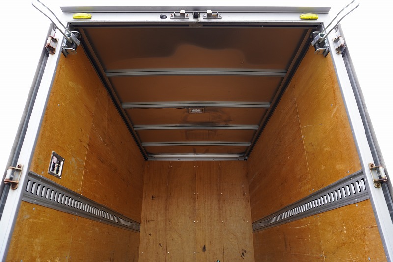 ダイナ　１０尺　アルミバン　積載２０００ｋｇ　ラッシング１段　９０度ストッパー　左電格ミラー　社外ナビ　バックカメラ　ＥＴＣ　衝突軽減ブレーキ　車線逸脱警報　内高２．１５ｍ　トヨタ車体製　ワンオーナー！ＡＴ車！16