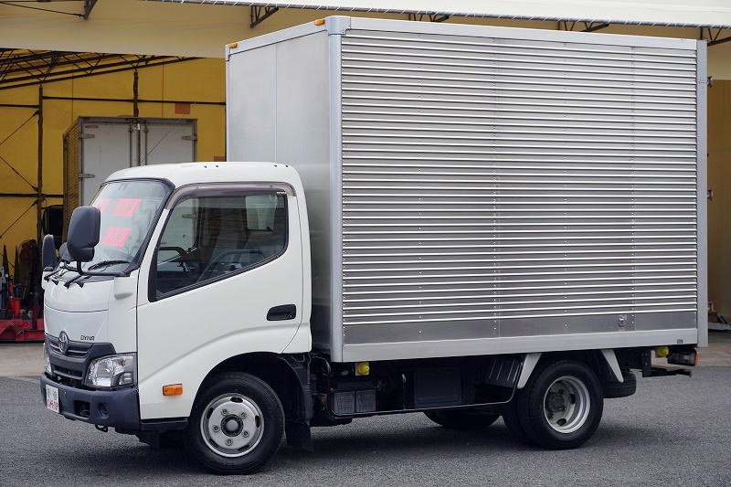 ダイナ　１０尺　アルミバン　積載２０００ｋｇ　ラッシング１段　床フック３対　９０度ストッパー　左電格ミラー　社外ナビ　フルセグＴＶ　バックカメラ　ＥＴＣ　左電格ミラー　衝突軽減ブレーキ　車線逸脱警報　内高２．１５ｍ　トヨタ車体製　ワンオーナー！ＡＴ車！