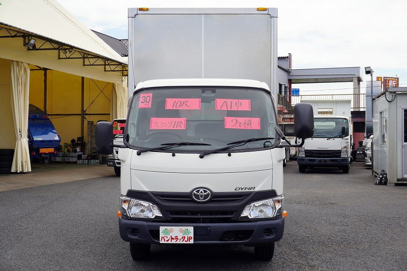 ダイナ　１０尺　アルミバン　積載２０００ｋｇ　ラッシング１段　床フック３対　９０度ストッパー　左電格ミラー　社外ナビ　フルセグＴＶ　バックカメラ　ＥＴＣ　左電格ミラー　衝突軽減ブレーキ　車線逸脱警報　内高２．１５ｍ　トヨタ車体製　ワンオーナー！ＡＴ車！0