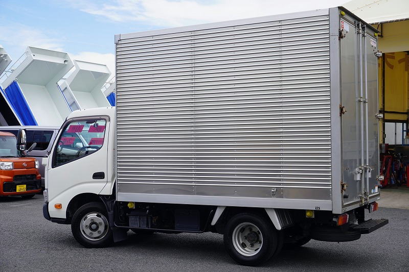 ダイナ　１０尺　アルミバン　積載２０００ｋｇ　ラッシング１段　床フック３対　９０度ストッパー　左電格ミラー　社外ナビ　フルセグＴＶ　バックカメラ　ＥＴＣ　左電格ミラー　衝突軽減ブレーキ　車線逸脱警報　内高２．１５ｍ　トヨタ車体製　ワンオーナー！ＡＴ車！5