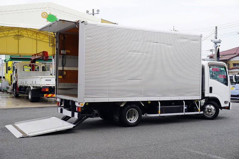 エルフ　「ワイドロング」　アルミバン　積載２０００ｋｇ　跳ね上げ式　パワーゲート　ラッシング２段　バックカメラ　ＥＴＣ　フォグランプ　日本フルハーフ製　ＡＴ車！