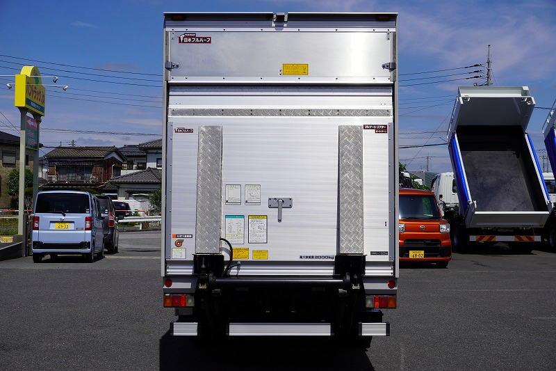 エルフ　「標準幅　ロング」　アルミバン　積載２０００ｋｇ　跳ね上げ式　パワーゲート　サイドドア　ラッシング２段　バックカメラ　ＥＴＣ２．０　坂道発進補助　フォグランプ　日本フルハーフ製　６速ＭＴ！2