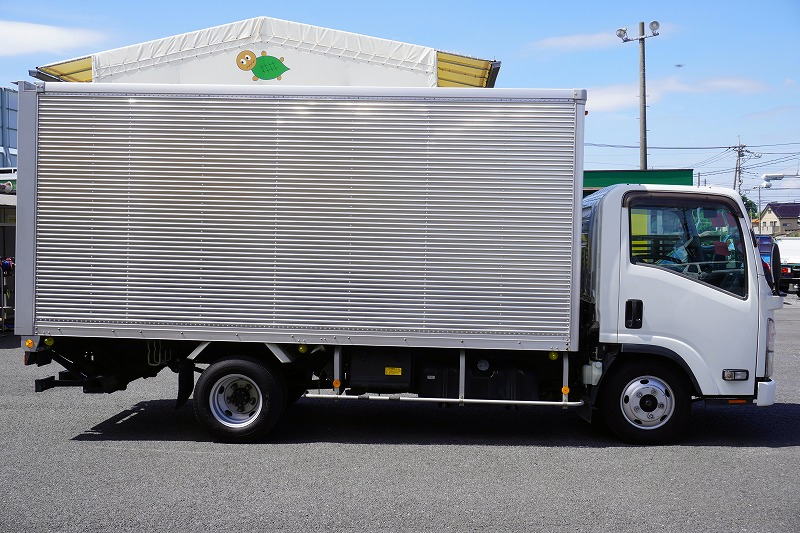 エルフ　「標準幅　ロング」　アルミバン　積載２０００ｋｇ　跳ね上げ式　パワーゲート　サイドドア　ラッシング２段　バックカメラ　ＥＴＣ２．０　坂道発進補助　フォグランプ　日本フルハーフ製　６速ＭＴ！3