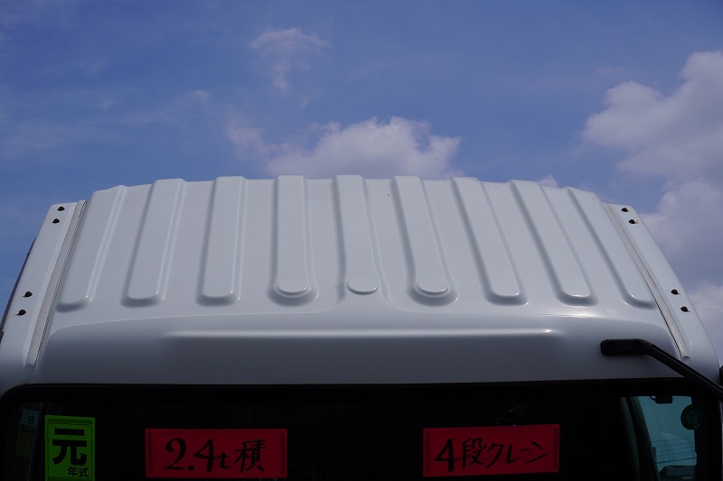 フォワード　４トン　「標準幅　ベッドレス」　４段クレーン　積載２４００ｋｇ　古河ユニック製　５．４ｍ長　ラジコン　フックイン　２．９３ｔ吊　セイコーラック　ロープ穴４対　床フック２対　ＥＴＣ　低走行！６速ＭＴ！11