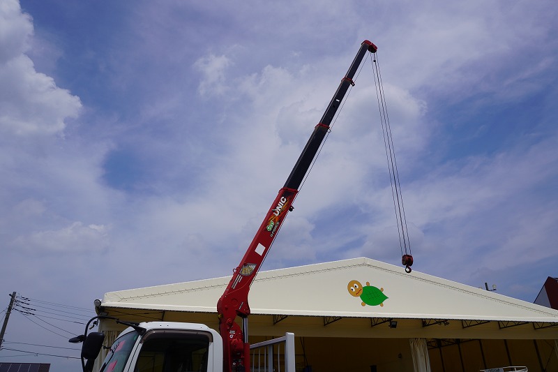 フォワード　４トン　「標準幅　ベッドレス」　４段クレーン　積載２４００ｋｇ　古河ユニック製　５．４ｍ長　ラジコン　フックイン　２．９３ｔ吊　セイコーラック　ロープ穴４対　床フック２対　ＥＴＣ　低走行！６速ＭＴ！19