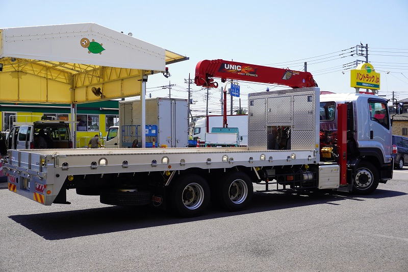 フォワード　大型　３軸　２デフ　リーフサス　「ベッド付き」　５段セルフクレーン　積載８４００ｋｇ　６．３ｍ長　古河ユニック製　ラジコン　フックイン　２．９３ｔ吊　ウインチ　いそのボディー製造りボディー　鳥居シマ板張り＆埋め込み式工具入れ　アルミブロック　床フック５対　ロープ穴５対　アユミ板掛け　回送仕様　低走行！セミＡＴ車！希少車！！6