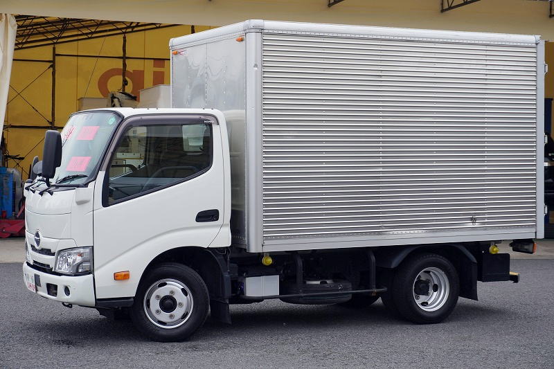 デュトロ　１０尺　アルミバン　積載２０００ｋｇ　ラッシング２段　バックカメラ　社外ナビ　ＥＴＣ　左電格ミラー　ＬＥＤヘッドライト　電動パーキングブレーキ　クリアランスソナー　全高２．８ｍ以下　９０度ストッパー　パブコ製　ＡＴ車！　車検「Ｒ８年３月まで！」フロント画像