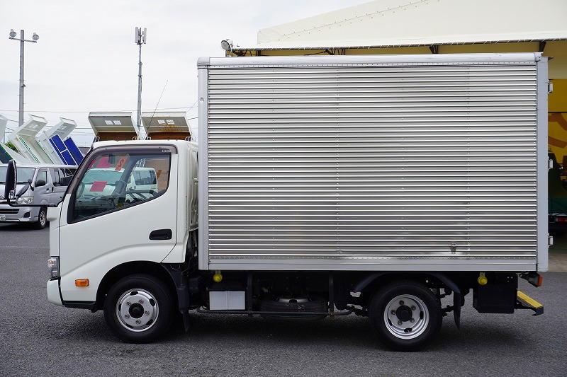 デュトロ　１０尺　アルミバン　積載２０００ｋｇ　ラッシング２段　バックカメラ　社外ナビ　ＥＴＣ　左電格ミラー　ＬＥＤヘッドライト　電動パーキングブレーキ　クリアランスソナー　全高２．８ｍ以下　９０度ストッパー　パブコ製　ＡＴ車！　車検「Ｒ８年３月まで！」1