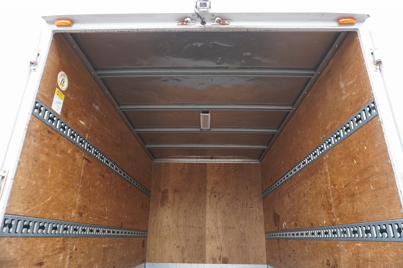 デュトロ　１０尺　アルミバン　積載２０００ｋｇ　ラッシング２段　バックカメラ　社外ナビ　ＥＴＣ　左電格ミラー　ＬＥＤヘッドライト　電動パーキングブレーキ　クリアランスソナー　全高２．８ｍ以下　９０度ストッパー　パブコ製　ＡＴ車！　車検「Ｒ８年３月まで！」17