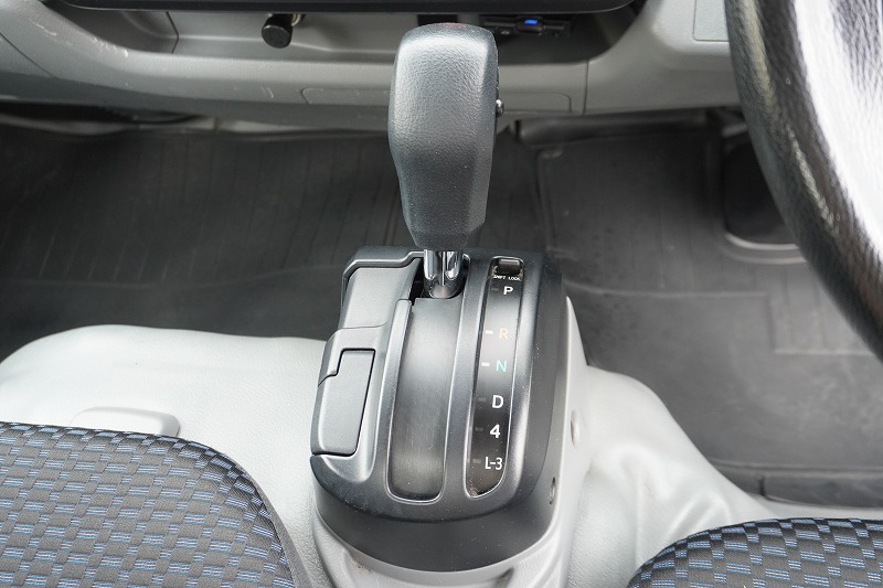 デュトロ　１０尺　アルミバン　積載２０００ｋｇ　ラッシング２段　バックカメラ　社外ナビ　ＥＴＣ　左電格ミラー　ＬＥＤヘッドライト　電動パーキングブレーキ　クリアランスソナー　全高２．８ｍ以下　９０度ストッパー　パブコ製　ＡＴ車！　車検「Ｒ８年３月まで！」24