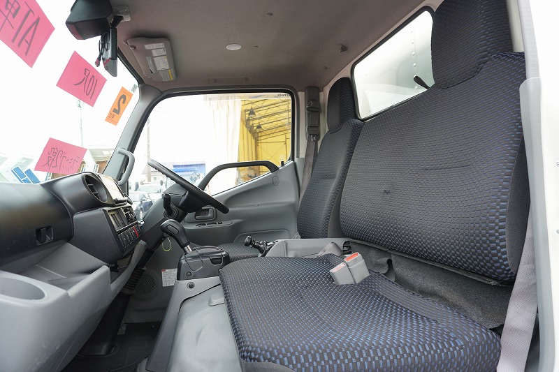 デュトロ　１０尺　アルミバン　積載２０００ｋｇ　ラッシング２段　バックカメラ　社外ナビ　ＥＴＣ　左電格ミラー　ＬＥＤヘッドライト　電動パーキングブレーキ　クリアランスソナー　全高２．８ｍ以下　９０度ストッパー　パブコ製　ＡＴ車！　車検「Ｒ８年３月まで！」34