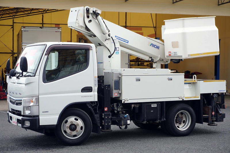 キャンター　高所作業車　アイチ製（ＳＢ１０Ａ）　最大地上高９．７ｍ　ＦＲＰバケット　バケット積載荷重２００ｋｇ　積載３００ｋｇ　工具入れ　ジョイスティックタイプ　アワーメーター：３５０５ｈ　左電格ミラー　社外ナビ　バックカメラ　フォグランプ　通信工事仕様！ＡＴ車！フロント画像