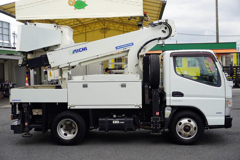 キャンター　高所作業車　アイチ製（ＳＢ１０Ａ）　最大地上高９．７ｍ　ＦＲＰバケット　バケット積載荷重２００ｋｇ　積載３００ｋｇ　工具入れ　ジョイスティックタイプ　アワーメーター：３５０５ｈ　左電格ミラー　社外ナビ　バックカメラ　フォグランプ　通信工事仕様！ＡＴ車！3