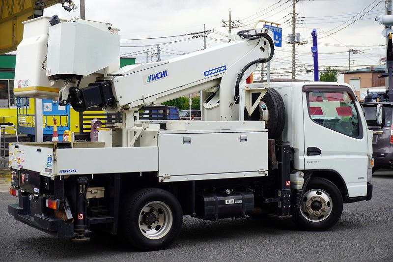 キャンター　高所作業車　アイチ製（ＳＢ１０Ａ）　最大地上高９．７ｍ　ＦＲＰバケット　バケット積載荷重２００ｋｇ　積載３００ｋｇ　工具入れ　ジョイスティックタイプ　アワーメーター：３５０５ｈ　左電格ミラー　社外ナビ　バックカメラ　フォグランプ　通信工事仕様！ＡＴ車！6