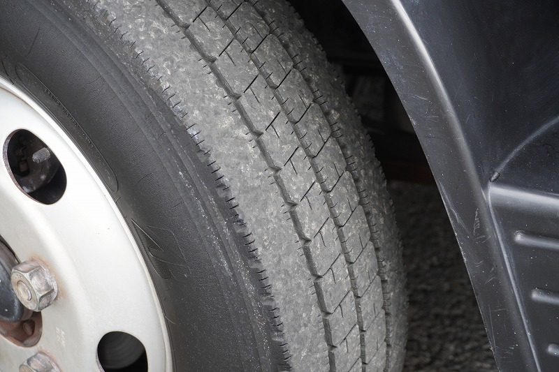 キャンター　高所作業車　アイチ製（ＳＢ１０Ａ）　最大地上高９．７ｍ　ＦＲＰバケット　バケット積載荷重２００ｋｇ　積載３００ｋｇ　工具入れ　ジョイスティックタイプ　アワーメーター：３５０５ｈ　左電格ミラー　社外ナビ　バックカメラ　フォグランプ　通信工事仕様！ＡＴ車！7