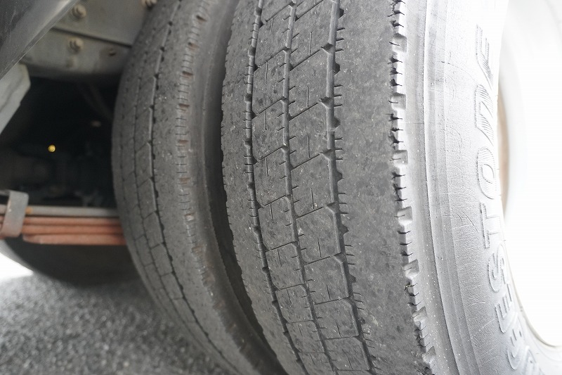 キャンター　高所作業車　アイチ製（ＳＢ１０Ａ）　最大地上高９．７ｍ　ＦＲＰバケット　バケット積載荷重２００ｋｇ　積載３００ｋｇ　工具入れ　ジョイスティックタイプ　アワーメーター：３５０５ｈ　左電格ミラー　社外ナビ　バックカメラ　フォグランプ　通信工事仕様！ＡＴ車！8