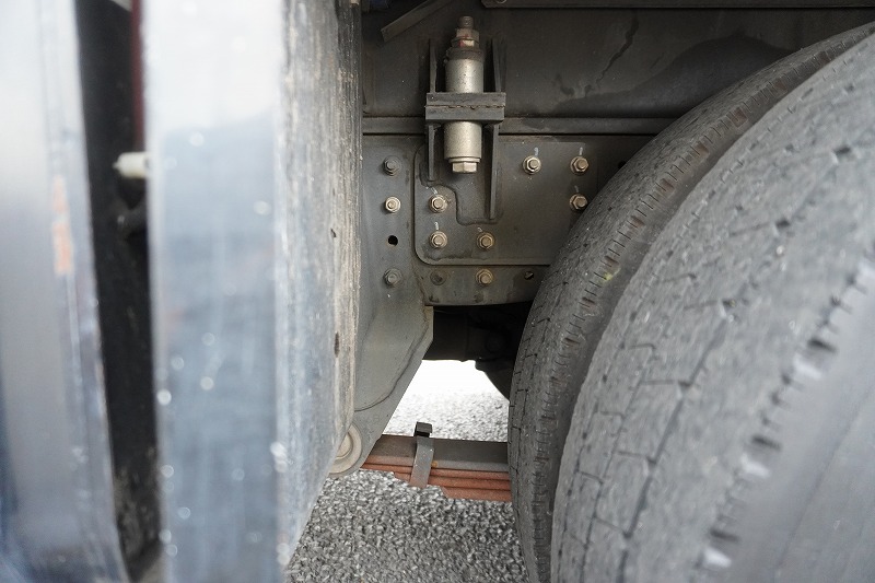 キャンター　高所作業車　アイチ製（ＳＢ１０Ａ）　最大地上高９．７ｍ　ＦＲＰバケット　バケット積載荷重２００ｋｇ　積載３００ｋｇ　工具入れ　ジョイスティックタイプ　アワーメーター：３５０５ｈ　左電格ミラー　社外ナビ　バックカメラ　フォグランプ　通信工事仕様！ＡＴ車！9