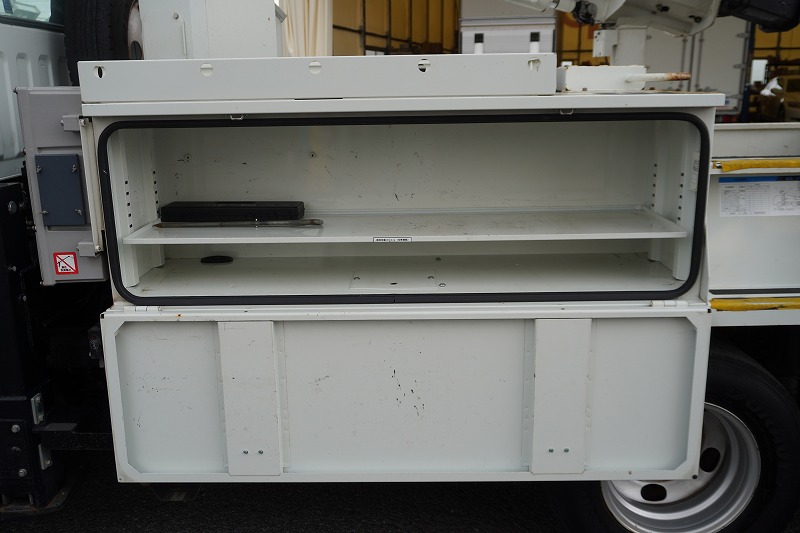 キャンター　高所作業車　アイチ製（ＳＢ１０Ａ）　最大地上高９．７ｍ　ＦＲＰバケット　バケット積載荷重２００ｋｇ　積載３００ｋｇ　工具入れ　ジョイスティックタイプ　アワーメーター：３５０５ｈ　左電格ミラー　社外ナビ　バックカメラ　フォグランプ　通信工事仕様！ＡＴ車！13
