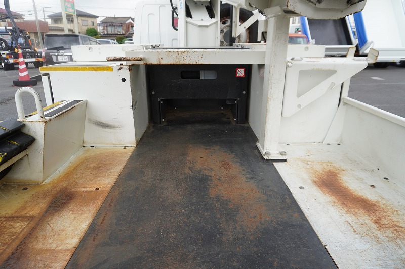キャンター　高所作業車　アイチ製（ＳＢ１０Ａ）　最大地上高９．７ｍ　ＦＲＰバケット　バケット積載荷重２００ｋｇ　積載３００ｋｇ　工具入れ　ジョイスティックタイプ　アワーメーター：３５０５ｈ　左電格ミラー　社外ナビ　バックカメラ　フォグランプ　通信工事仕様！ＡＴ車！16