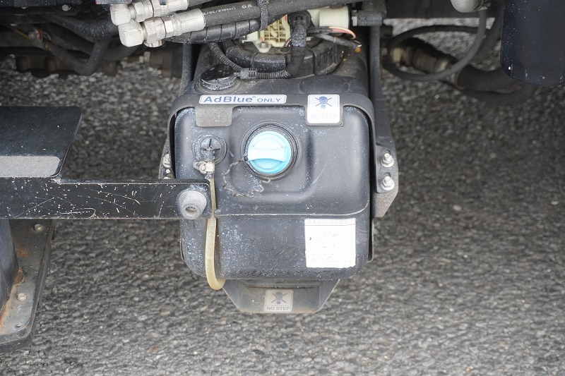 キャンター　高所作業車　アイチ製（ＳＢ１０Ａ）　最大地上高９．７ｍ　ＦＲＰバケット　バケット積載荷重２００ｋｇ　積載３００ｋｇ　工具入れ　ジョイスティックタイプ　アワーメーター：３５０５ｈ　左電格ミラー　社外ナビ　バックカメラ　フォグランプ　通信工事仕様！ＡＴ車！18