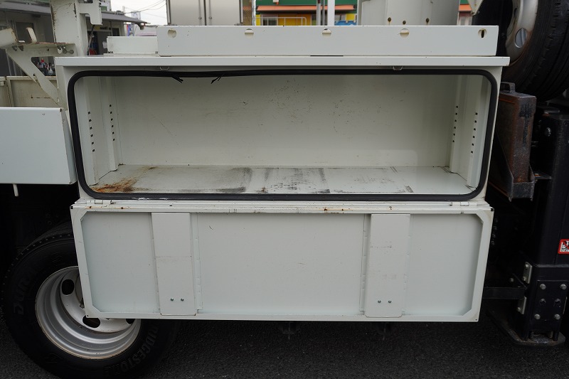 キャンター　高所作業車　アイチ製（ＳＢ１０Ａ）　最大地上高９．７ｍ　ＦＲＰバケット　バケット積載荷重２００ｋｇ　積載３００ｋｇ　工具入れ　ジョイスティックタイプ　アワーメーター：３５０５ｈ　左電格ミラー　社外ナビ　バックカメラ　フォグランプ　通信工事仕様！ＡＴ車！19